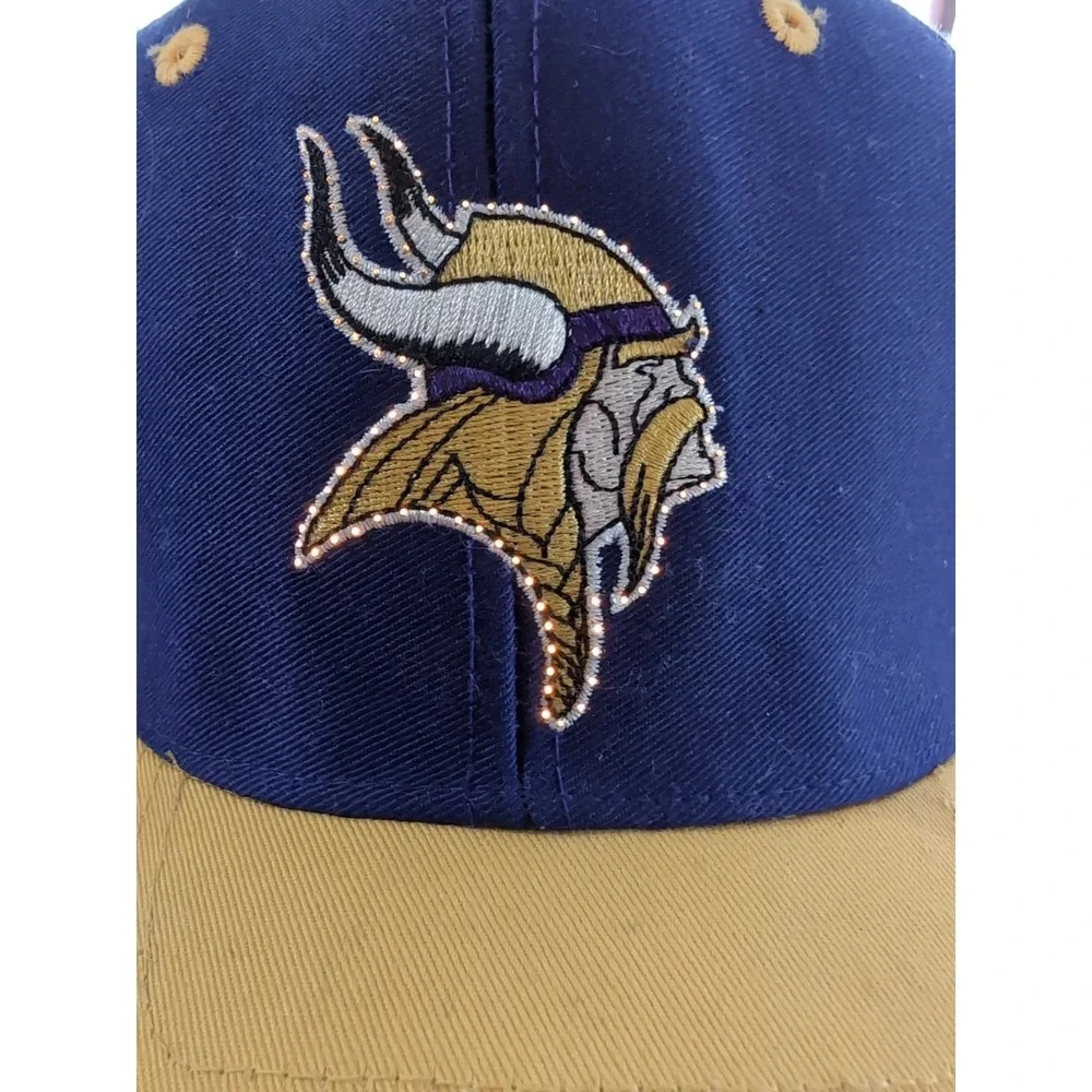 Minnesota Vikings Light Up Logo Cap. NHL Strapback. Logo 7.‎ Works! Needs 9v